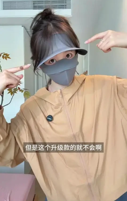 #蕉下 新升级脸基尼，怎么动都不会掉！超强沙漠级防爆晒，旅游户外不怕晒黑，戴上还超洋气！#防晒口罩 #防晒口罩遮全脸