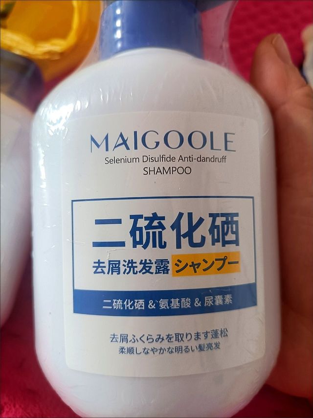 顽固头屑反复？试试含二硫化硒的它，一周两次洗出无屑头皮！
