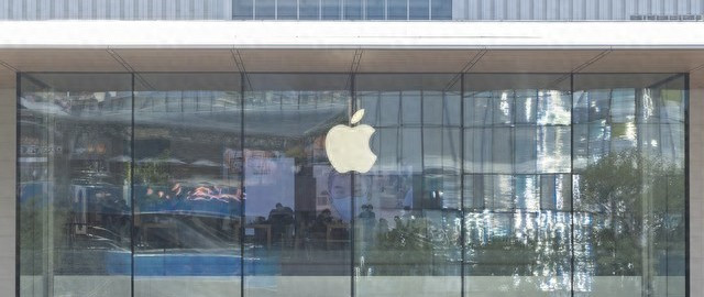 被苹果抛弃的 iPhone XS，凭什么又火了？