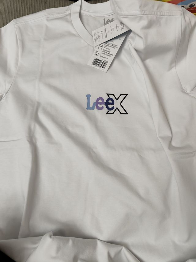 LEE X是不是打擦边球的？