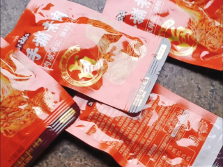 盐津铺子手撕素牛排：我的办公室“续命零食”，解馋无负担