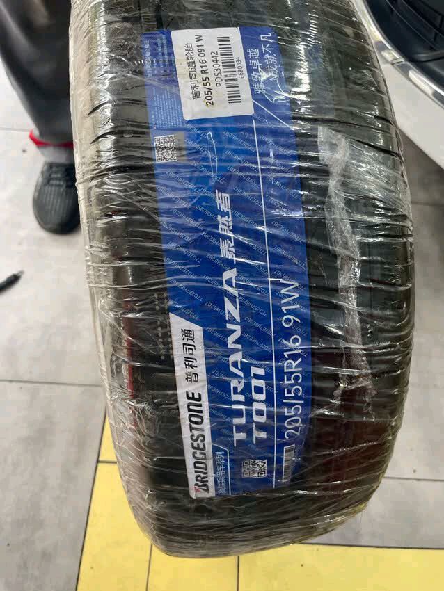 丰田卡罗拉换胎体验，普利司通真稳！