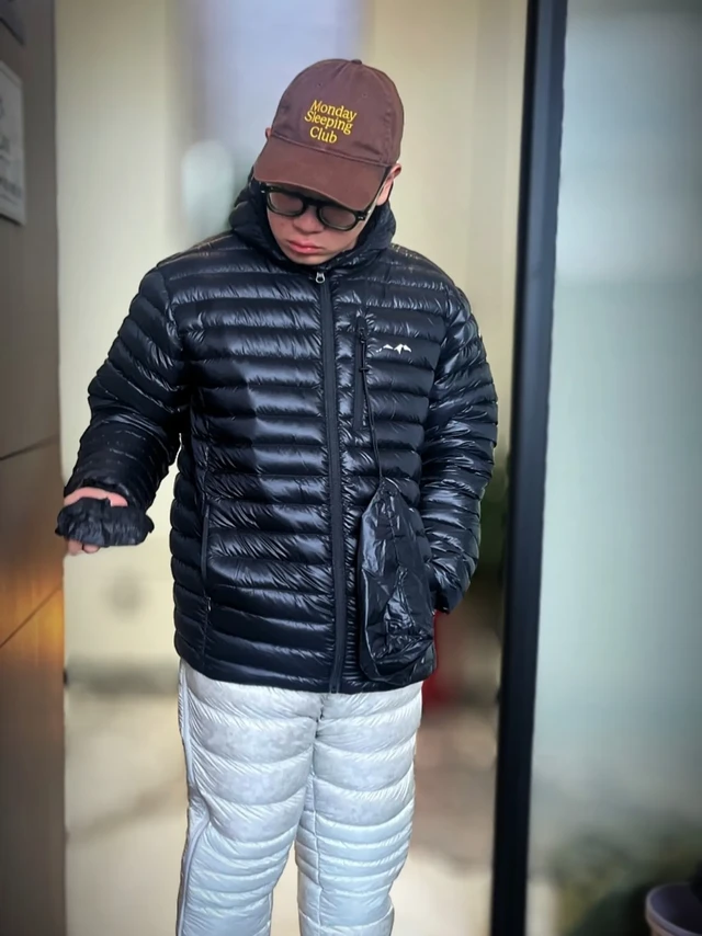 逐梦自由 无限可能。Himalaya Guide/Ultralight Down jacket
*填充物:鹅绒
*含绒量:90%拒水鹅绒
*蓬松度:800FP+
*面   料:Ultralight j