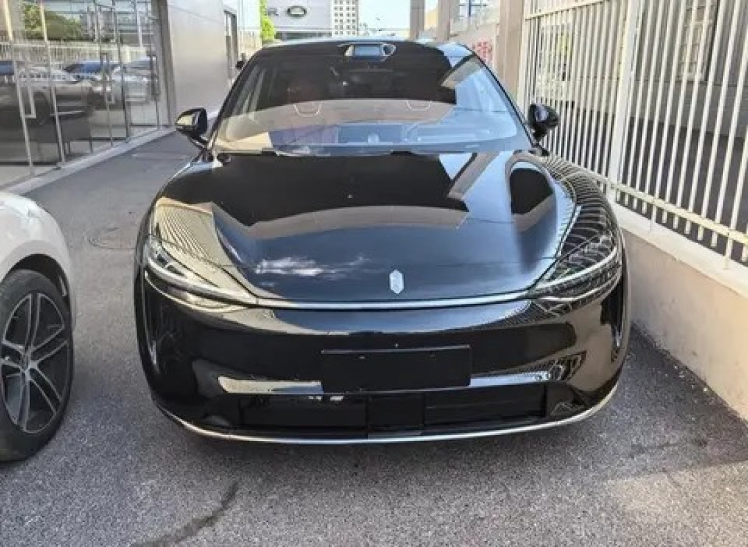 新款智界R7实车曝光