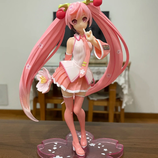 手持花朵的樱花少女·樱花未来