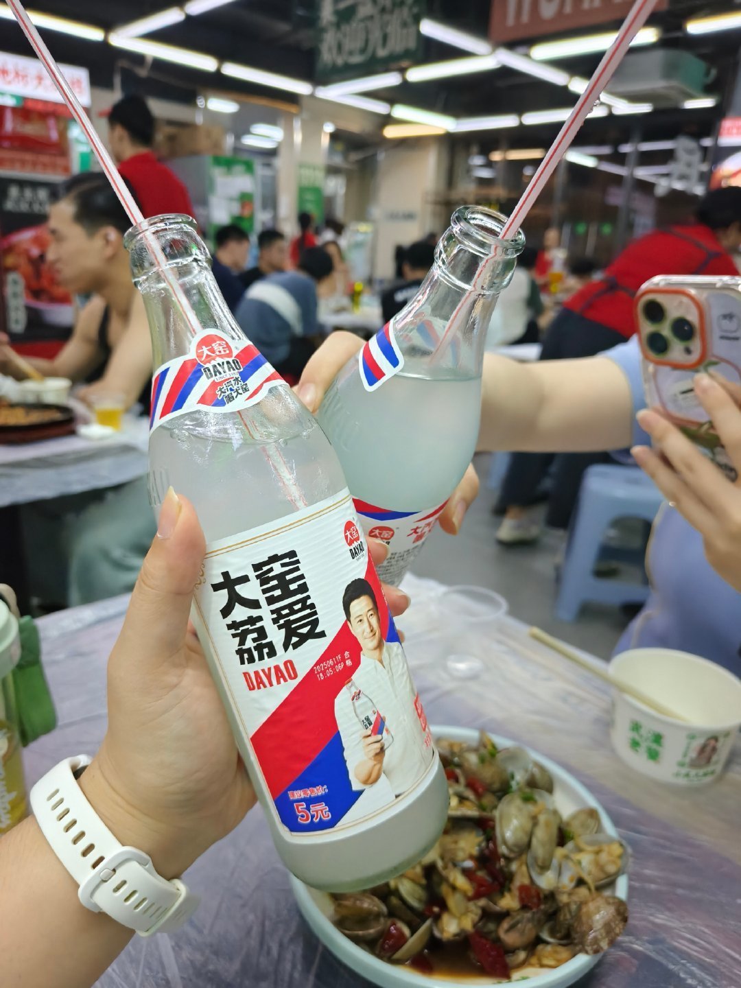 热干面与乌梅子酱的奇妙碰撞！李荣浩武汉演唱会成城市文旅新爆点