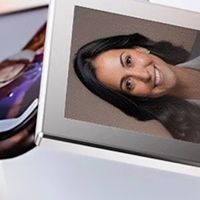 这个真没有！彩色墨水屏充电宝 MagInk：5000mAh、可放照片、生成AI图