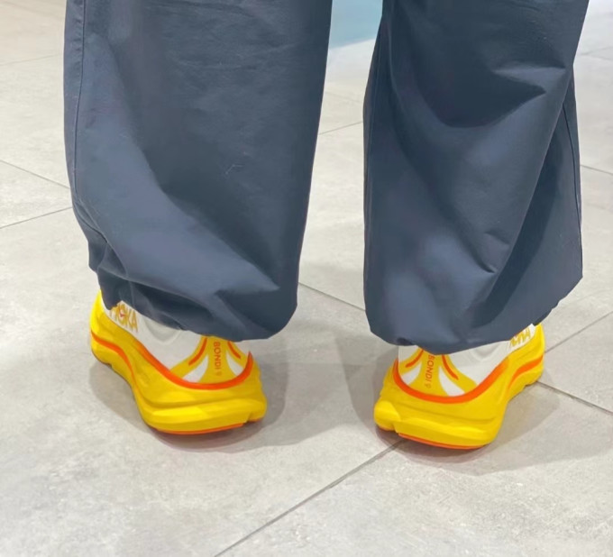 跑鞋