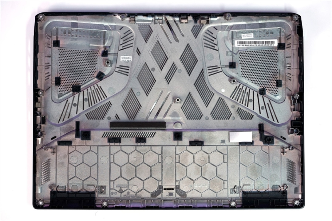微星神影16锐龙版评测:锐龙7945 HX配合RTX 5070游戏生产力兼顾 体验同价无敌