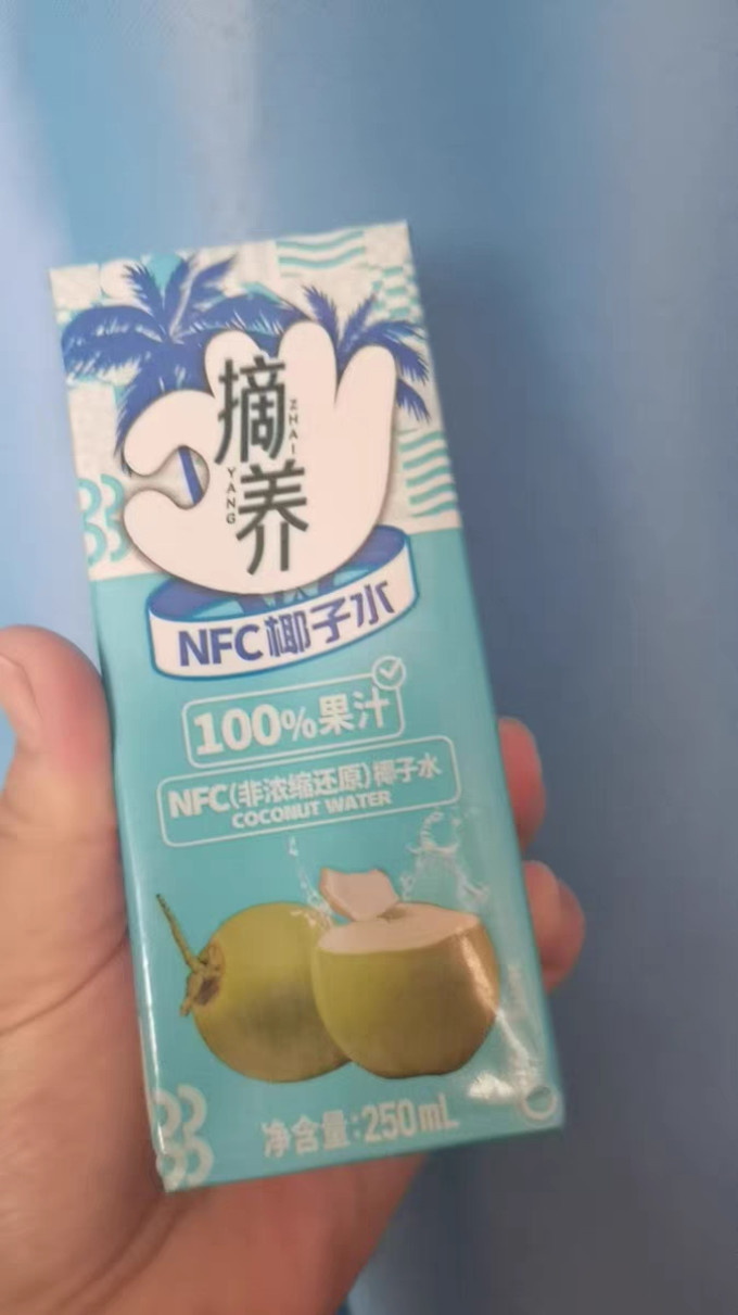 摘养果汁饮料