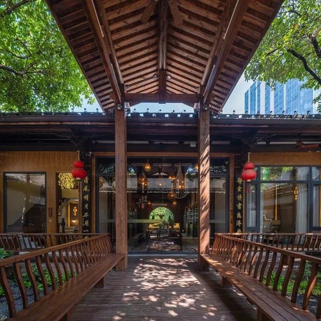 暑期不涨价！2晚¥999抢订三坊七巷里的奢牌大作！黄金选址，吃住夜游一价覆盖！