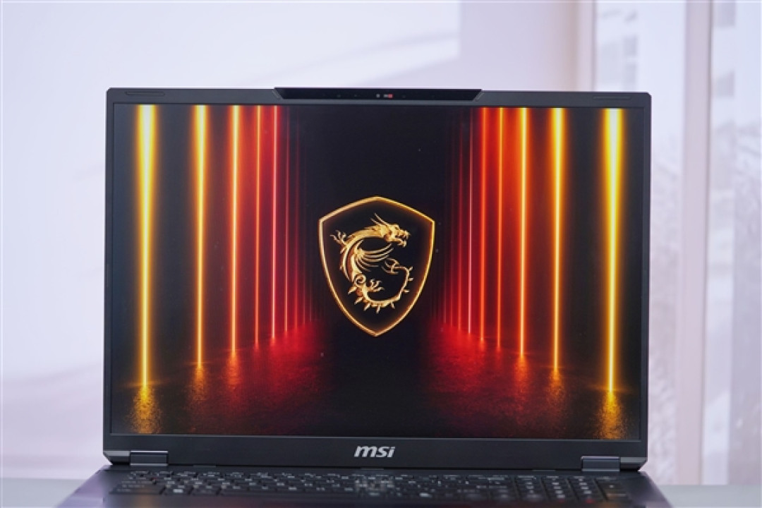 RTX 5090+4K MiniLED屏!微星绝影18 AI+锐龙版2025图赏