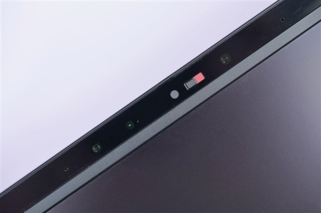RTX 5090+4K MiniLED屏!微星绝影18 AI+锐龙版2025图赏