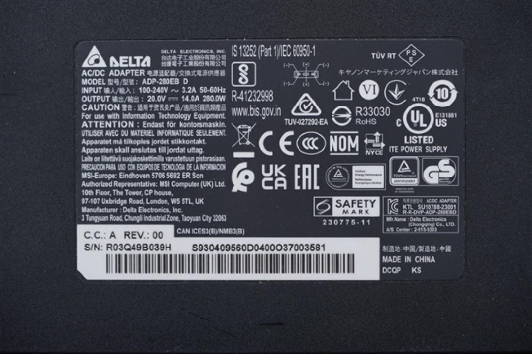 RTX 5090+4K MiniLED屏!微星绝影18 AI+锐龙版2025图赏