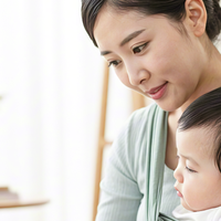 没老人“帮忙带娃”的家庭，通常逃不过3种困境，令人心酸又无奈