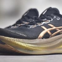 Asics GEL-NIMBUS 27 PLATINUM：马拉松赛道上的舒适之选