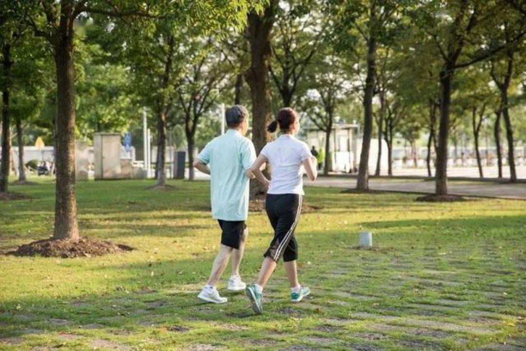 睡前黄金时段运动指南:科学动作助你快速入眠