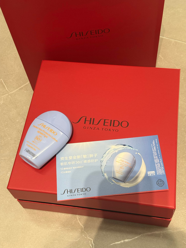 盛夏☀️好物分享😍🙏🏿Thx Shiseido资生堂🧴💙哇哇知道我要去🇯🇵马上安排啦全新敏胖子～12重养肤成分，0添加太安心了！裸感防晒膜防汗防水，不需要一直补啦！而且我觉得很好的一点就是微微体亮肤色