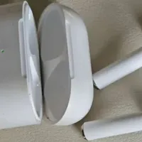 路上捡到苹果AirPods耳机，真假难辨！