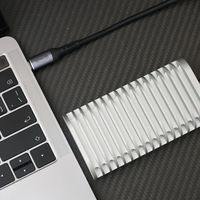 USB4.0秒传8TB扩容影视剪辑好伴侣：铁威马D1 SSD Plus直连存储器