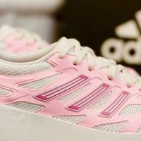 adidas Adizero Aruku城市通勤跑步鞋：时尚与舒适的邂逅
