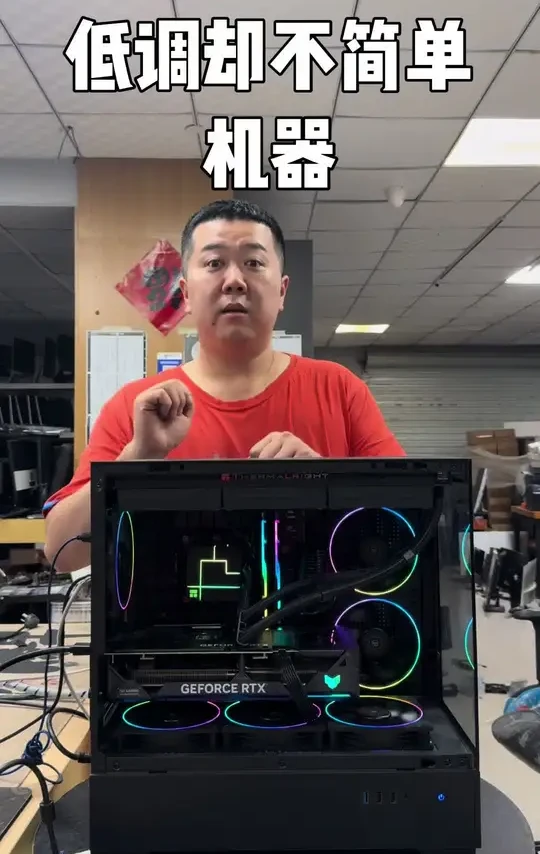 低调却不简单的主机, 2024年8月购买,因主板坏了,所以换了一台,不过售后还算不错,直接给换了一块块新的带 WiFi 的,所以这台机器现在就在我这里了,目前市面上99%的游戏都可以玩,而且画质并不低