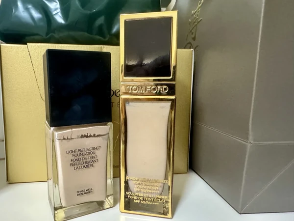 一整个被这俩粉底惊艳到了！TF&Nars