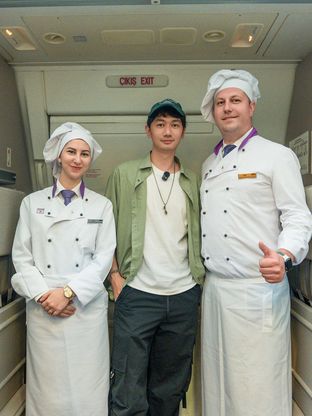 上海躺飞土耳其！这笔钱花的值不值？

上海作为国际的大都市
飞到国外都要经过浦东
这次和朋友前往土耳其
选择了土耳其航空直飞
狠心剁手了一次商务舱
躺平直飞是真的很惬意

土耳其航空定期飞往全球一百多