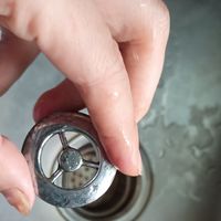 我大抵是摸清楚蟑螂怎么进我家的了，自己动手加一道防线