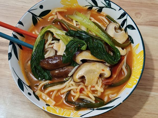 速食面测评：和府捞面浓汤鲜煮