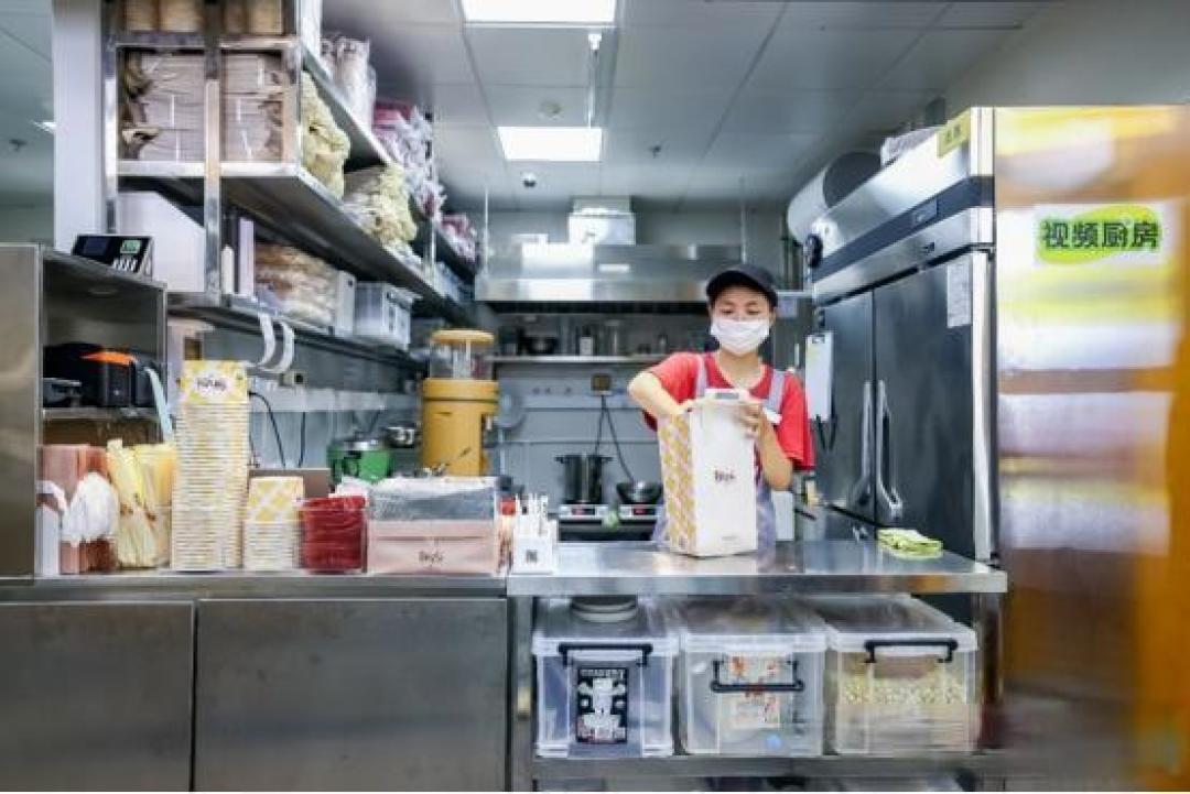 美团承诺不自营背后的平衡术：平台经济新试验如何破解多方共赢难题