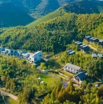 【全程不加价】¥1688/2晚竹隐山居复式家庭套房！「湖州廿舍度假村」享2大2小早餐，享夏日泳池+山间溯溪+夜探活动等！
