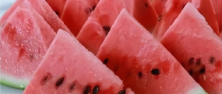 来几个消暑的水果，在炎炎的夏季尝尝鲜