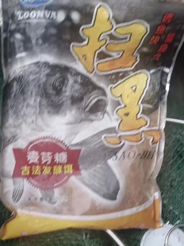 扫黑饵料钓鲤鱼使用技巧 龙王恨扫黑饵料开散饵钓鲤鱼牢记这这个细节和技巧有效提高中钩率和鱼获#钓鲤鱼 #爆护饵料 #钓鱼技巧