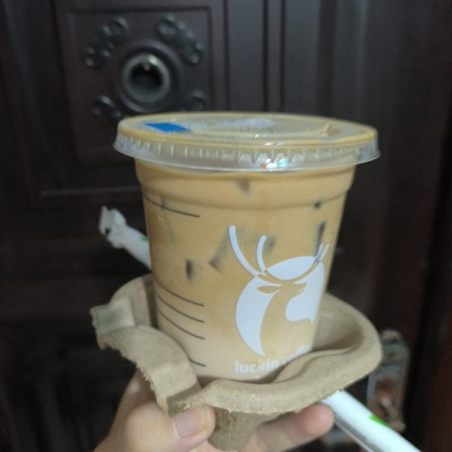 一元品尝瑞幸熊猫陨石咖啡的体验