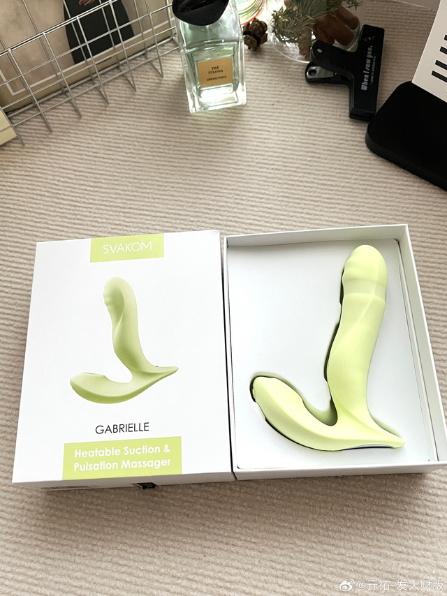 小玩具测评  司沃康 嘉比里拉🧱➕关@SVAKOM司沃康 8.15揪个宝🪣（需反馈）这个名字听起来很像公主！什么辛德瑞拉，嘉比里拉～～颜色是淡淡的豌豆绿，嫩芽🌱绿，很有生命力，很适合春夏（没有说秋冬不