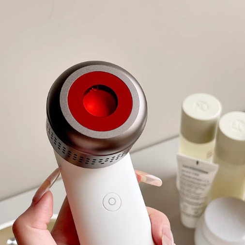 紧致焕颜新选择：DJM 超泡泡 2.0 升级款超声家用炮美容仪