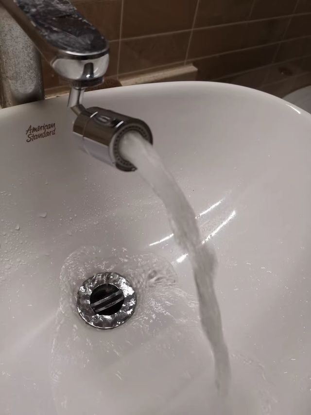 潜水艇万向水龙头起泡器：厨房台面的「温柔改造家」