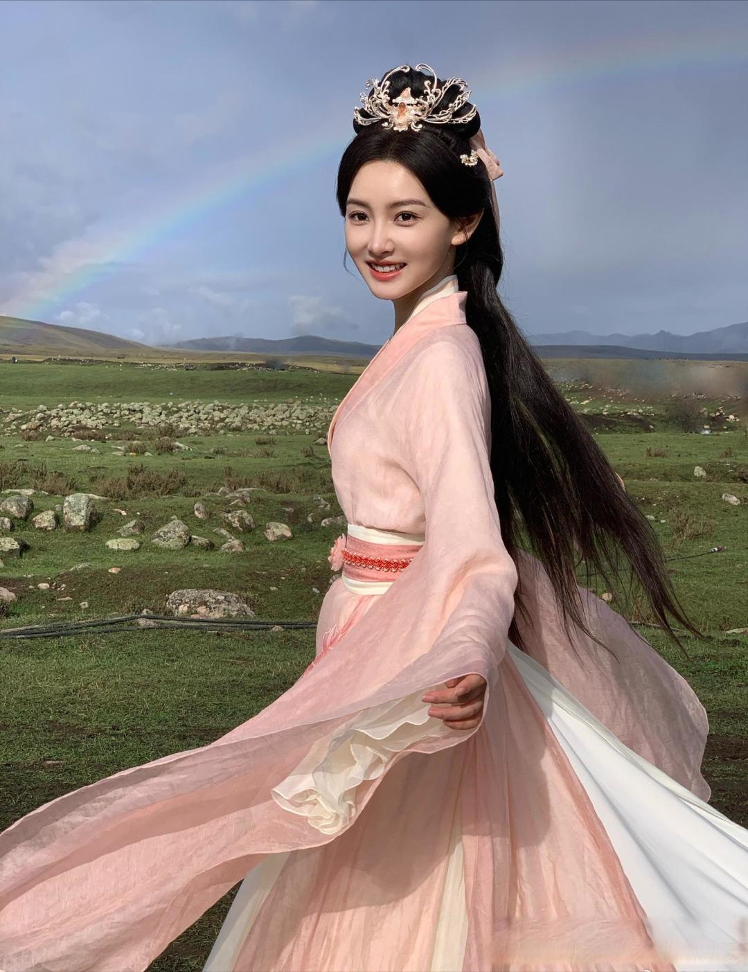《凡人修仙传》双线叙事破圈层:视觉爽感收割男粉,女性独立共鸣引爆女频市场