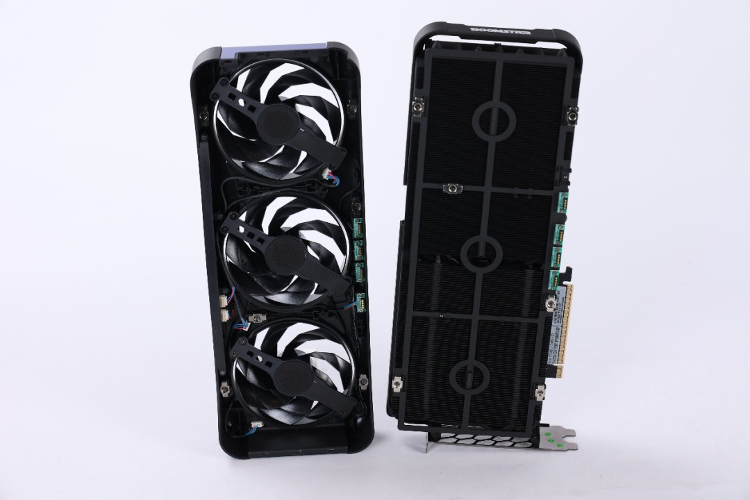 影驰 GeForce RTX 5090 D 星曜显卡上盖优化!装拆更稳更顺手