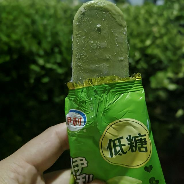 伊利心情，低糖绿豆雪糕，吃出了满满的回忆。
