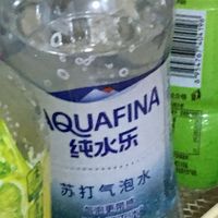一个是柚子汽水，一个是百事的气泡水