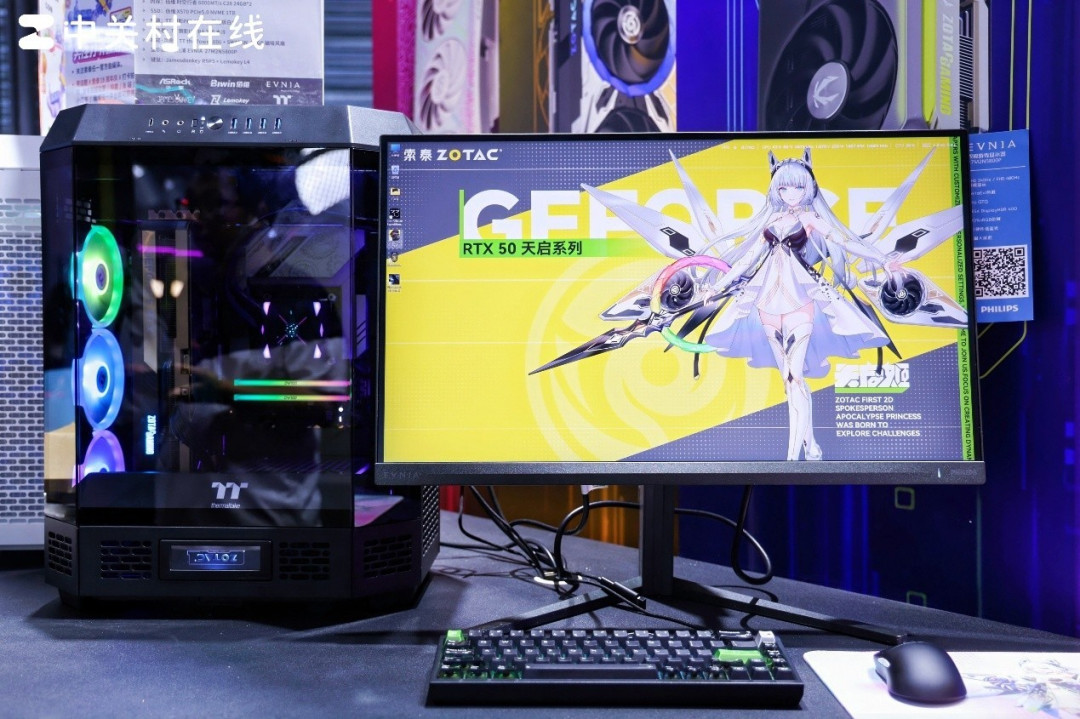 RTX 5080天启白色机甲美学太帅了 ChinaJoy2025索泰展台人气爆棚