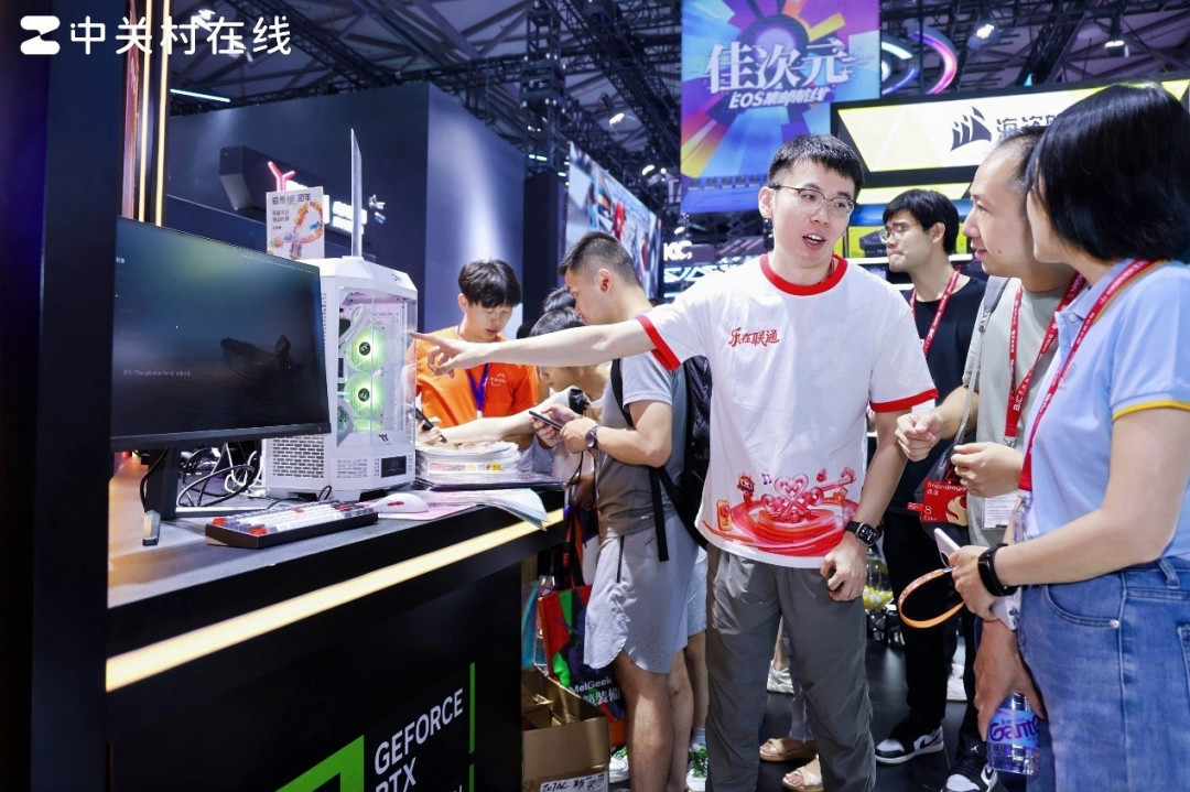 RTX 5080天启白色机甲美学太帅了 ChinaJoy2025索泰展台人气爆棚