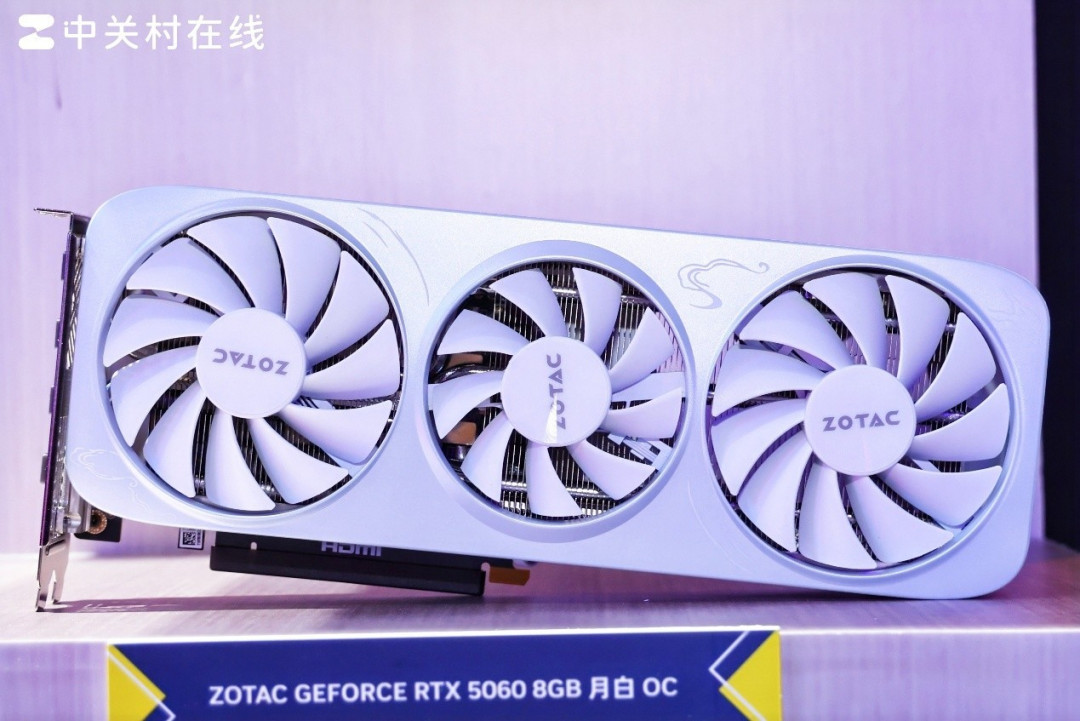 RTX 5080天启白色机甲美学太帅了 ChinaJoy2025索泰展台人气爆棚