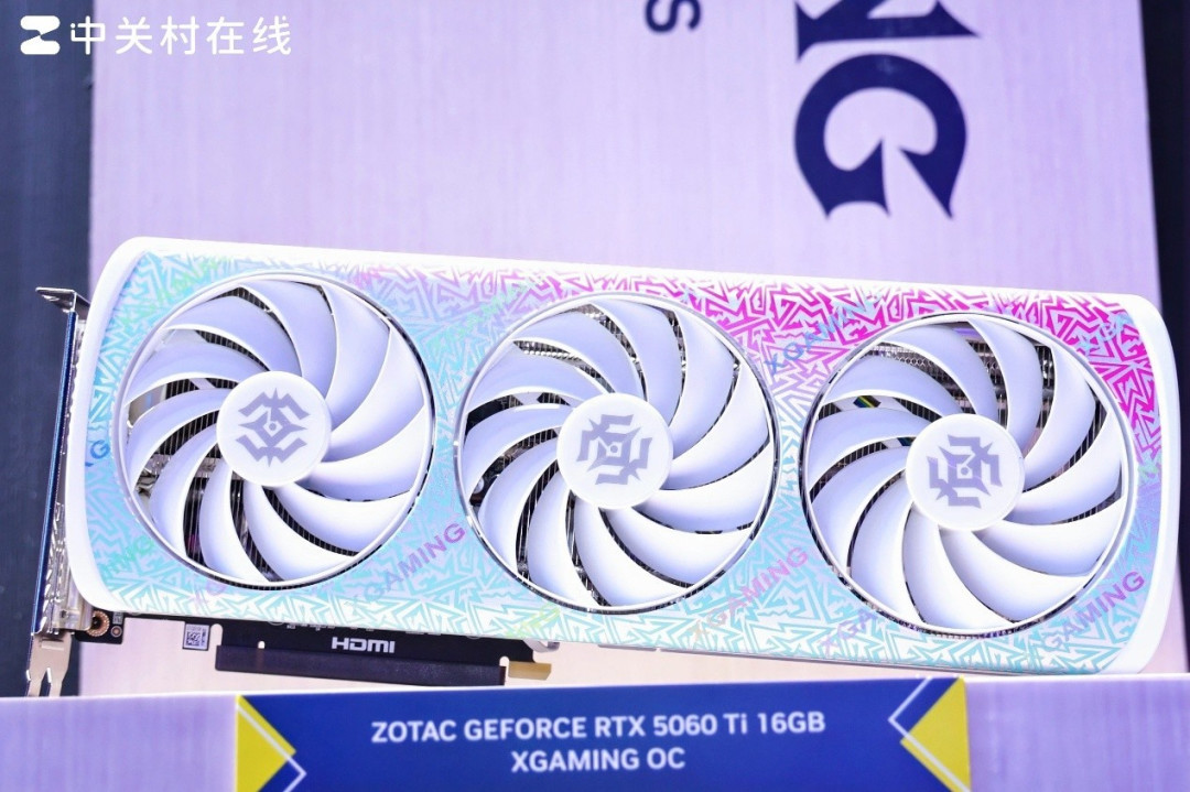 RTX 5080天启白色机甲美学太帅了 ChinaJoy2025索泰展台人气爆棚
