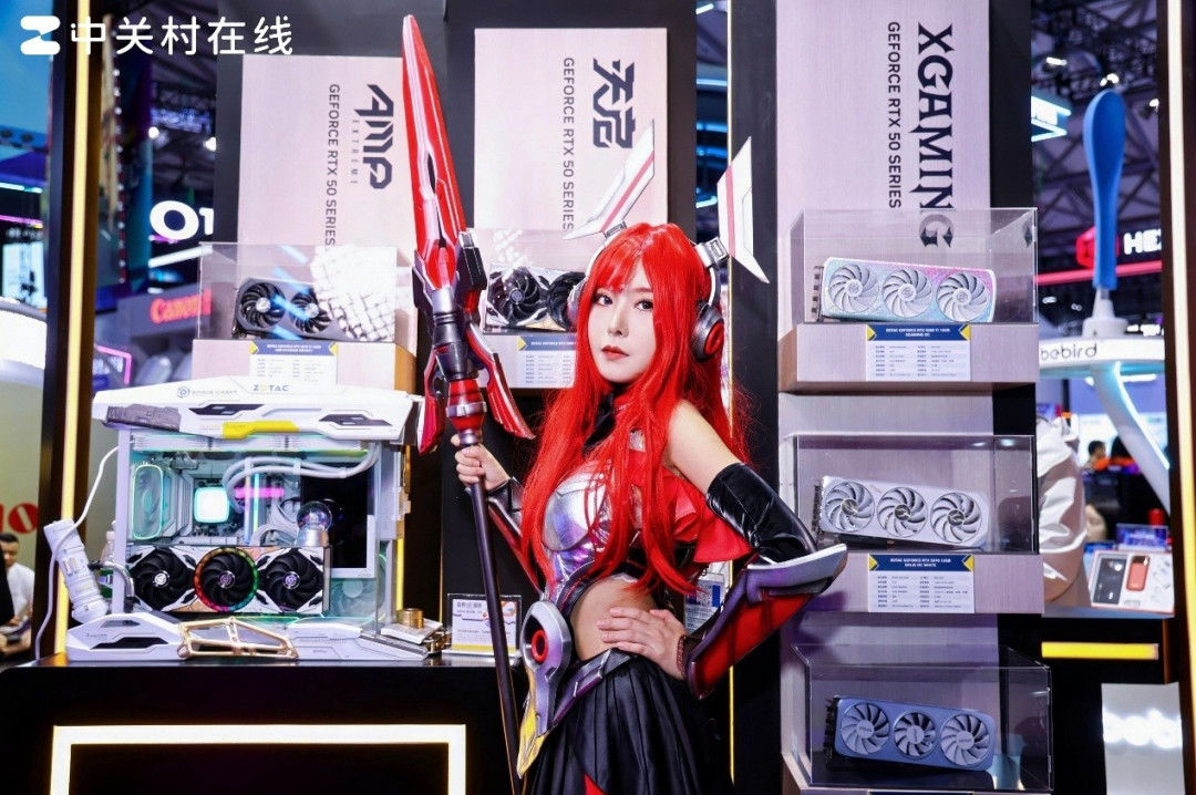 RTX 5080天启白色机甲美学太帅了 ChinaJoy2025索泰展台人气爆棚