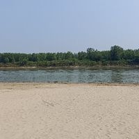 城边沙滩，带娃去正合适