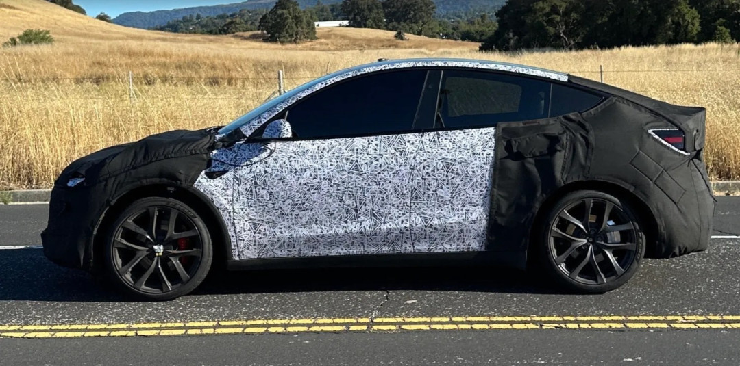 特斯拉Model Y Performance原型车曝光,搭载Juniper设计语言