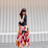 莫瑞系穿搭：在都市褶皱中寻找呼吸感的穿衣哲学